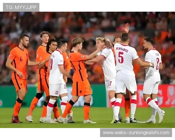 波兰1-1荷兰,莱万助攻卡明斯基破门,德佩补射扳平 波兰1-1荷兰,莱万助攻卡明斯基破门,德佩补射扳平
